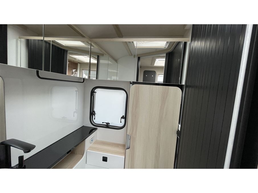 Hobby De Luxe 460 SFf